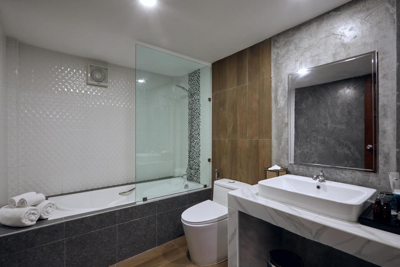 Chinoiserie Collection Resort And Spa Nai Harn Exterior photo